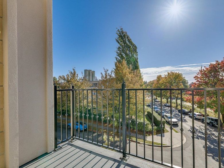 309 2096 W 47th Avenue