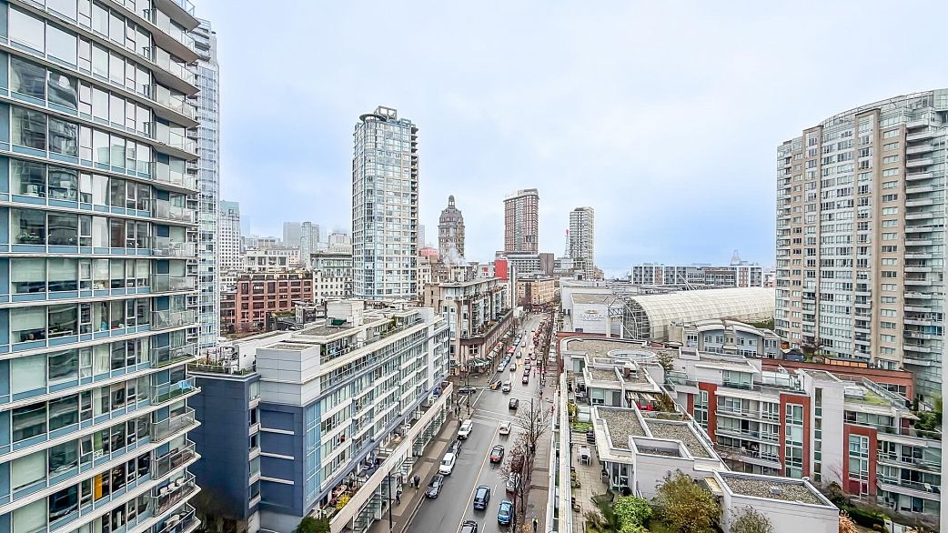 1606 688 Abbott Street