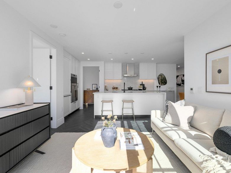 309 2096 W 47th Avenue