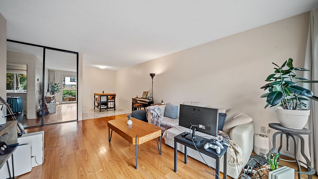 229 2033 Triumph Street