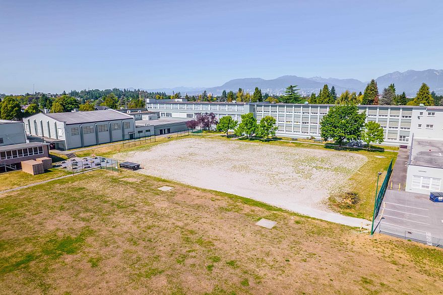 301 458 E 43rd Avenue