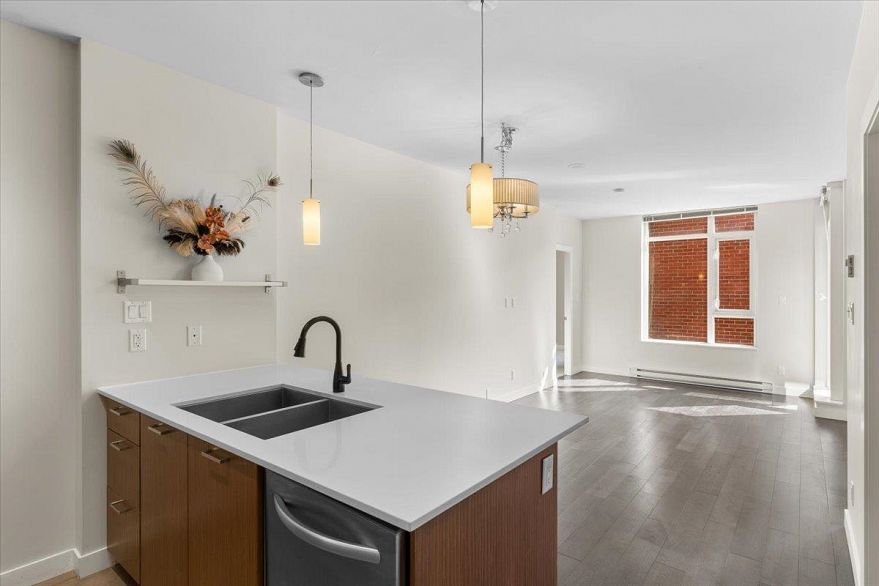 201 2321 Scotia Street