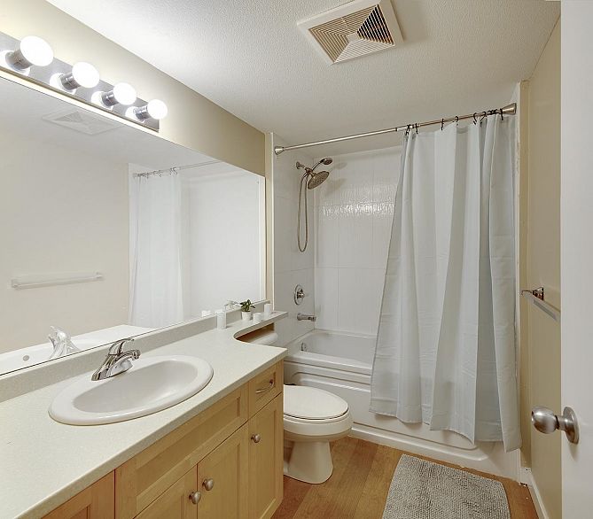 3380 Marquette Crescent