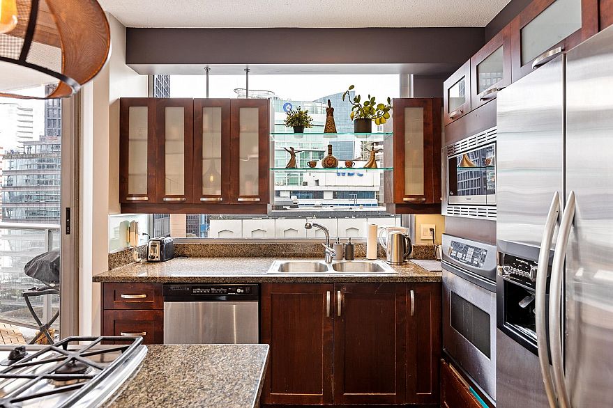 1401 1228 W Hastings Street