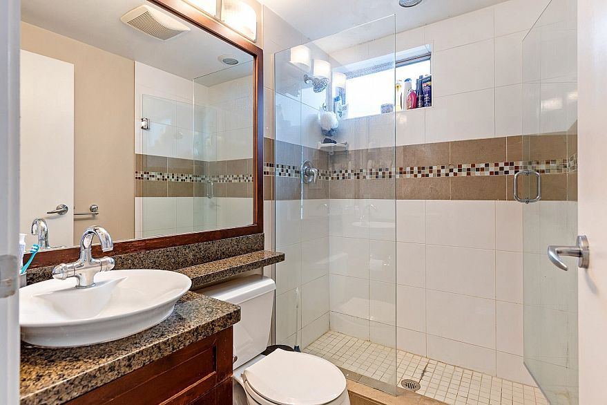 1401 1228 W Hastings Street