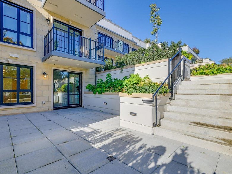 203 2096 W 47th Avenue