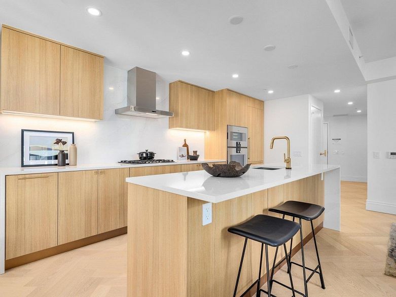 203 2096 W 47th Avenue