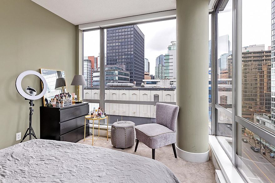 1401 1228 W Hastings Street