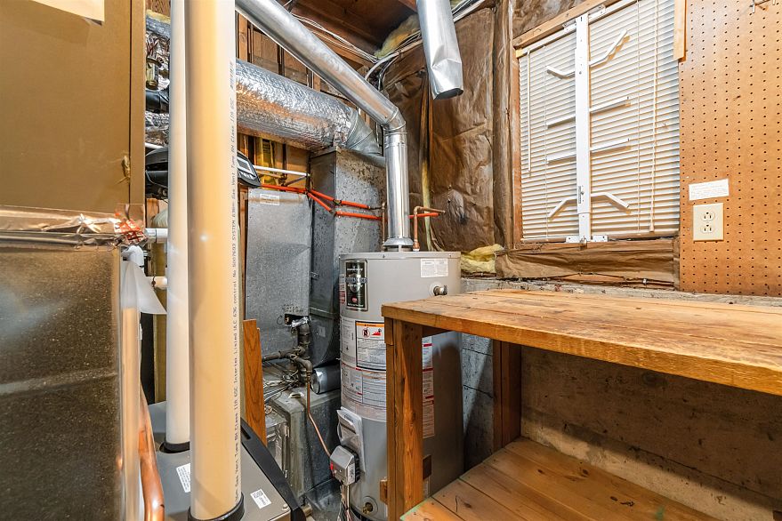 4262 Yuculta Crescent