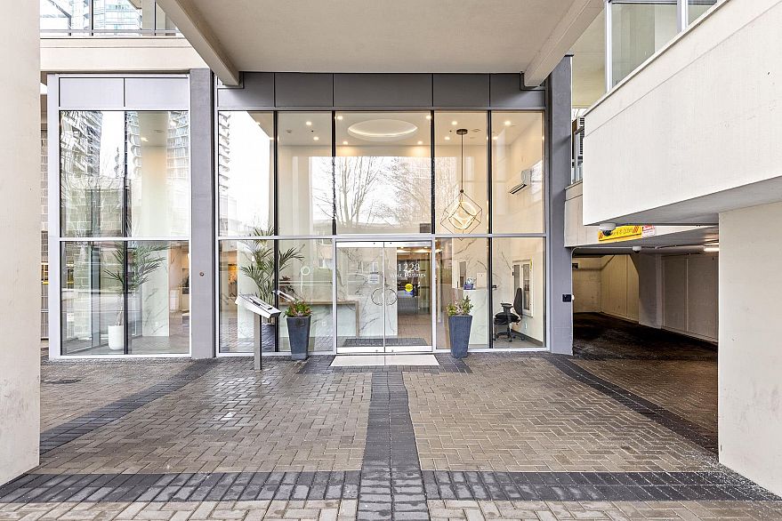 1401 1228 W Hastings Street