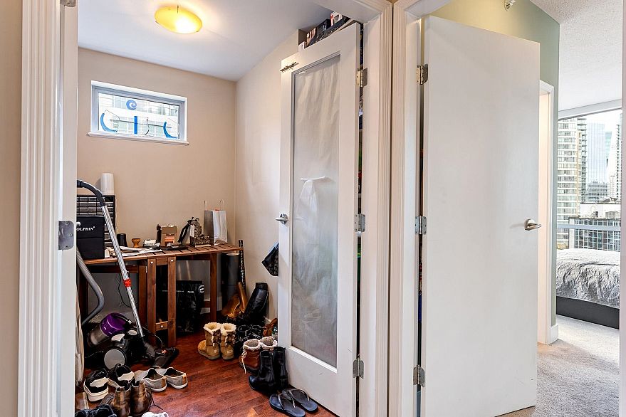 1401 1228 W Hastings Street