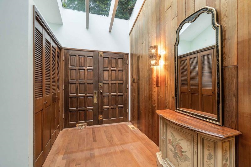 4262 Yuculta Crescent