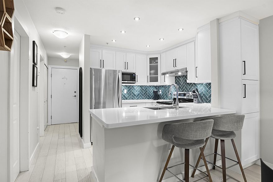 101 3023 W 4th Avenue