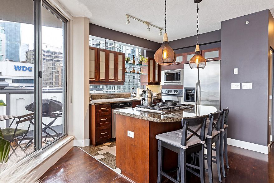 1401 1228 W Hastings Street