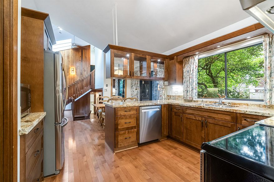 4262 Yuculta Crescent