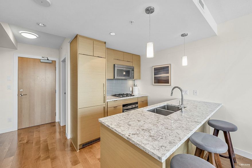 610 4083 Cambie Street