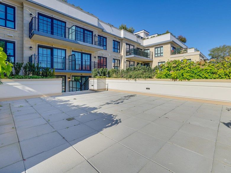 203 2096 W 47th Avenue