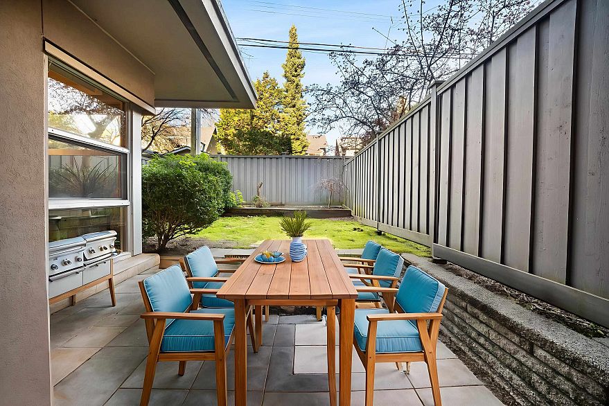 101 3023 W 4th Avenue