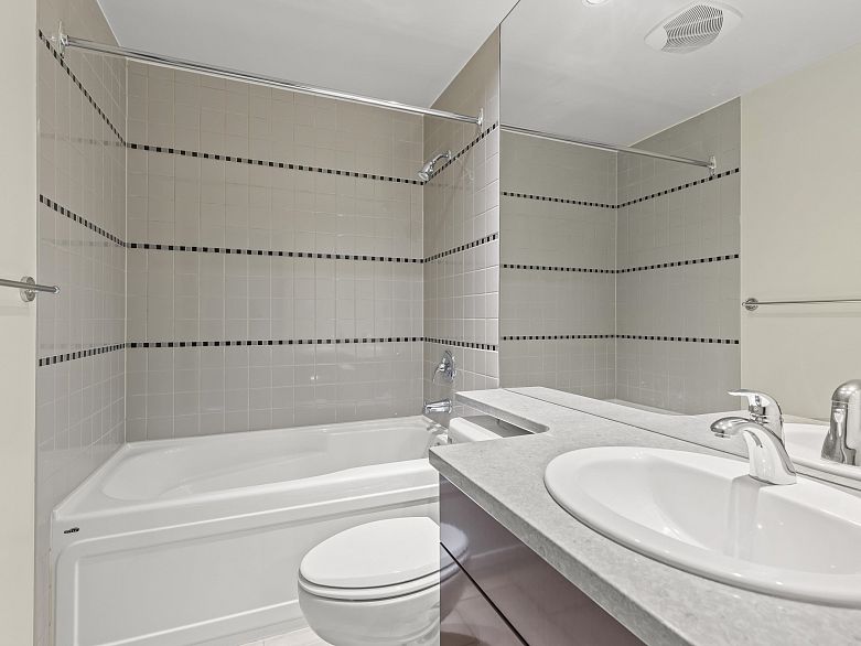 3805 1033 Marinaside Crescent