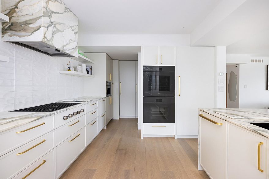 301 1233 W Cordova Street