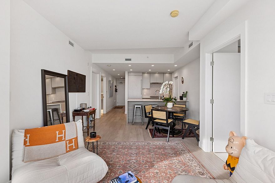 408 7638 Cambie Street