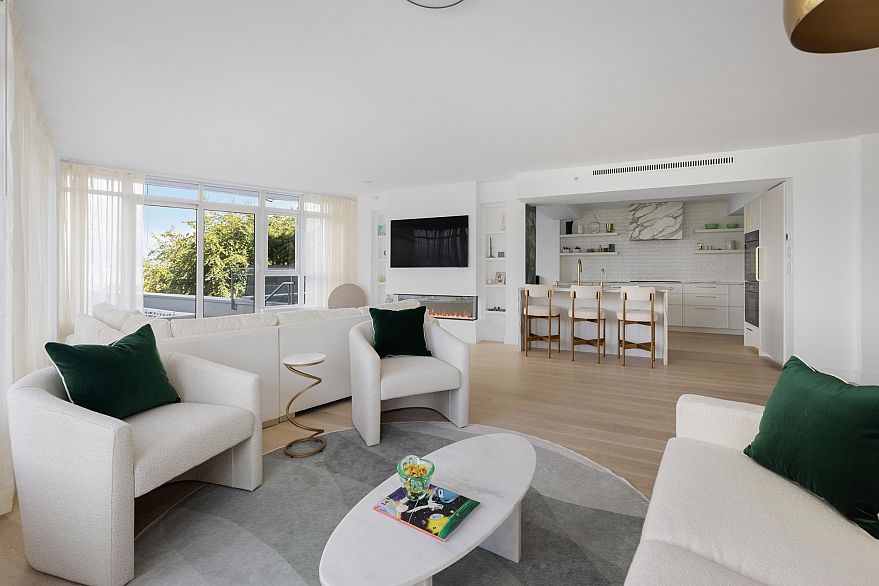 301 1233 W Cordova Street