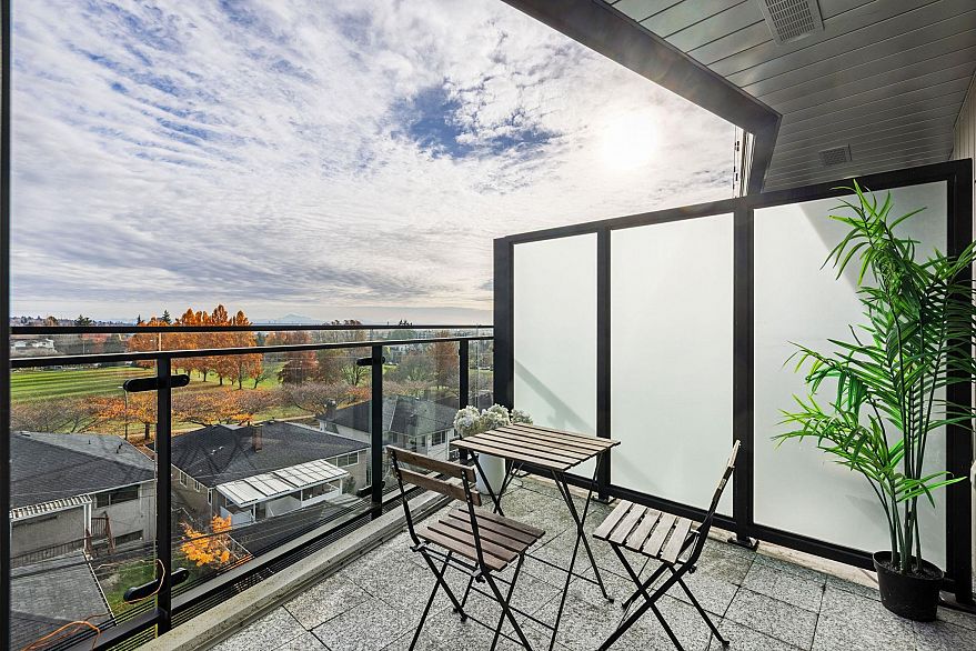 408 7638 Cambie Street