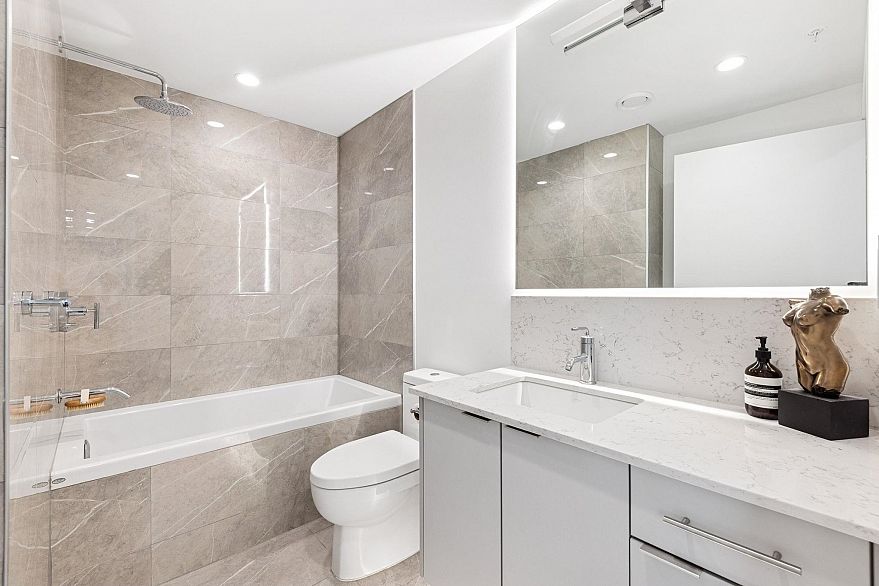 408 7638 Cambie Street