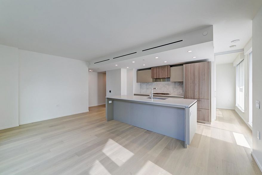 1202 889 Pacific Street