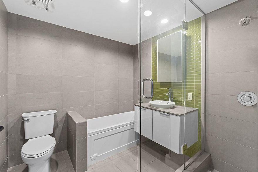 1707 108 W Cordova Street