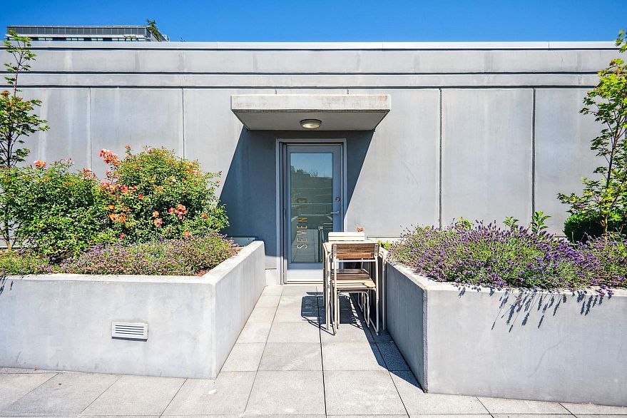 713 108 E 1st Avenue