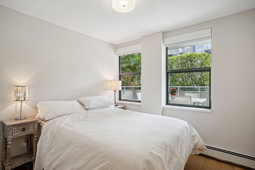 100 1688 Robson Street