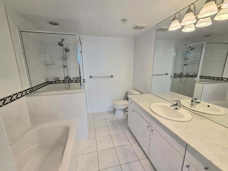 3105 1328 W Pender Street