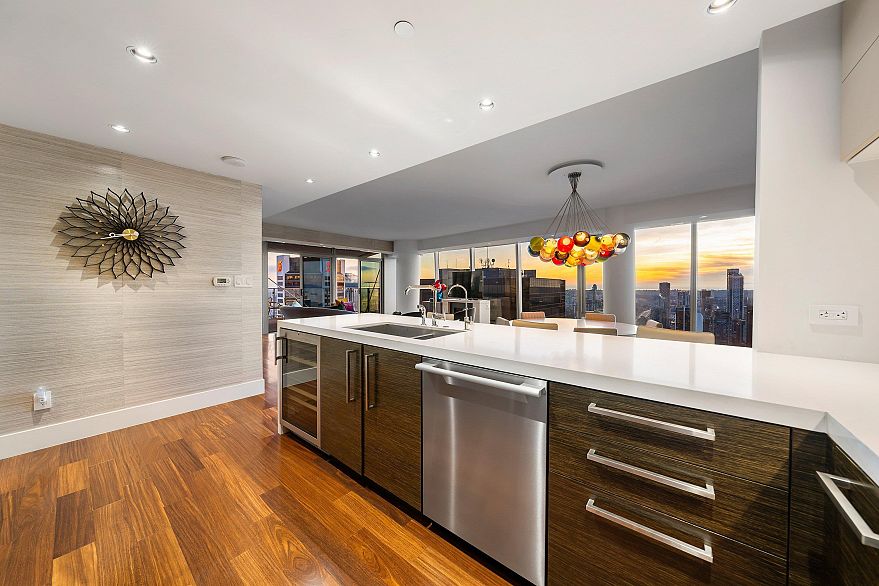 4104 667 Howe Street