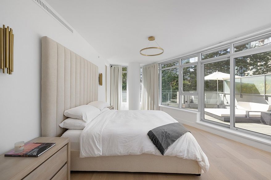 301 1233 W Cordova Street