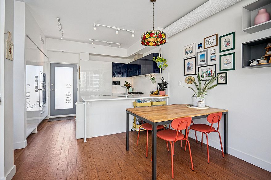 713 108 E 1st Avenue