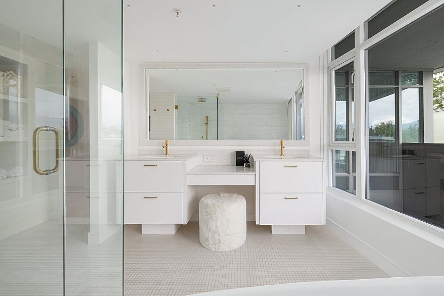 301 1233 W Cordova Street