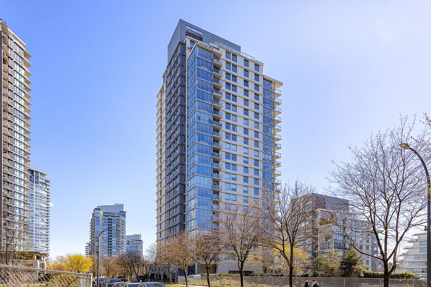 301 638 Beach Crescent