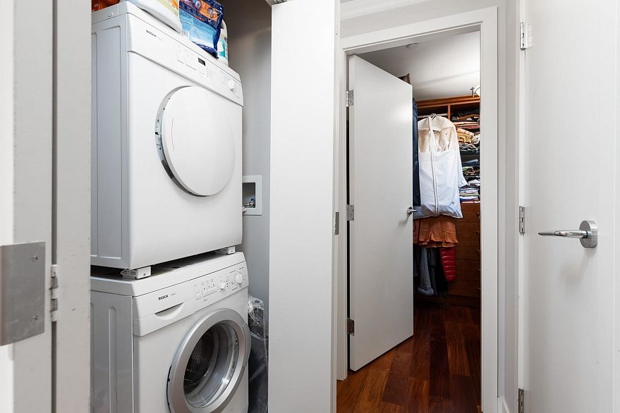 301 638 Beach Crescent