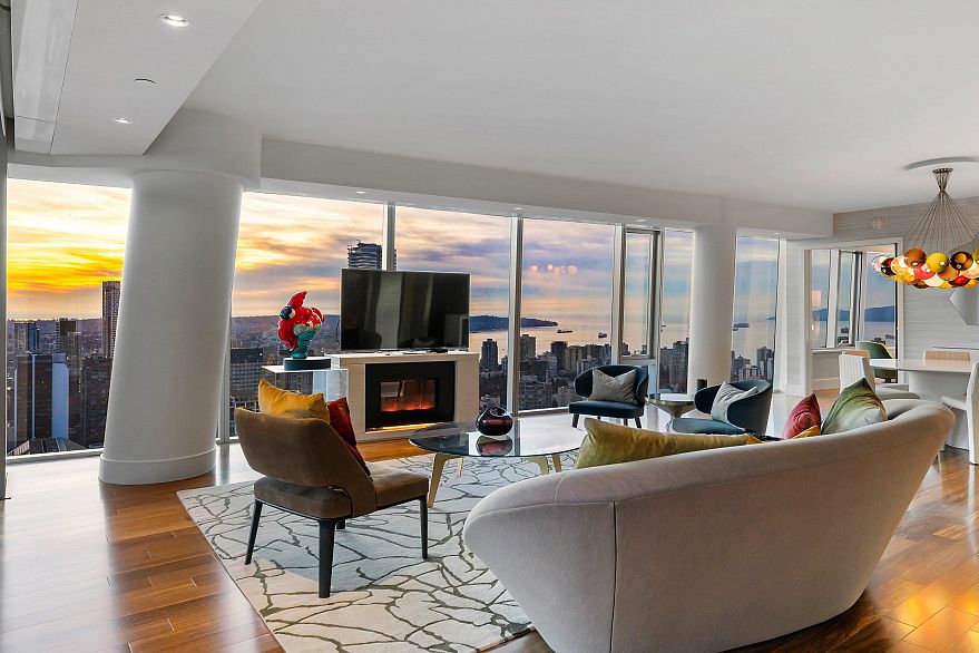 4104 667 Howe Street