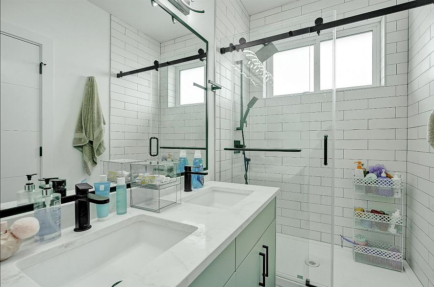 1421 E 62nd Avenue Avenue