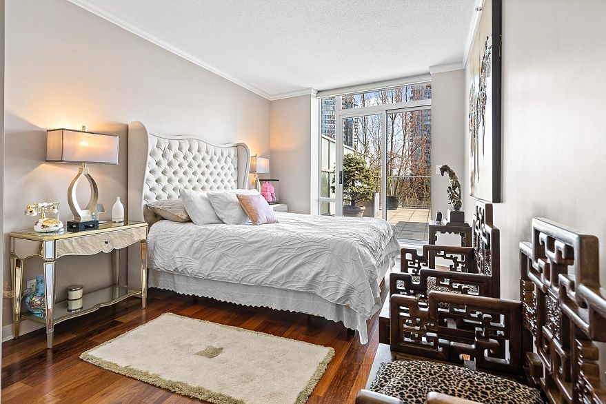 301 638 Beach Crescent