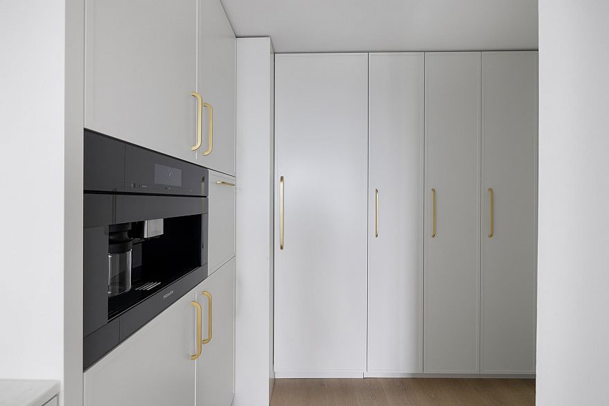 301 1233 W Cordova Street