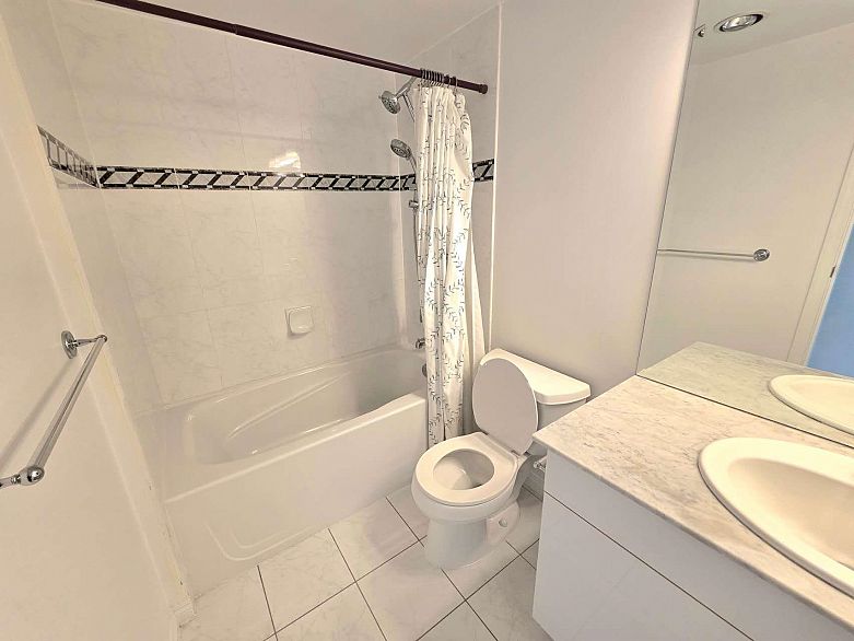 3105 1328 W Pender Street