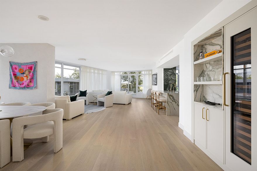 301 1233 W Cordova Street