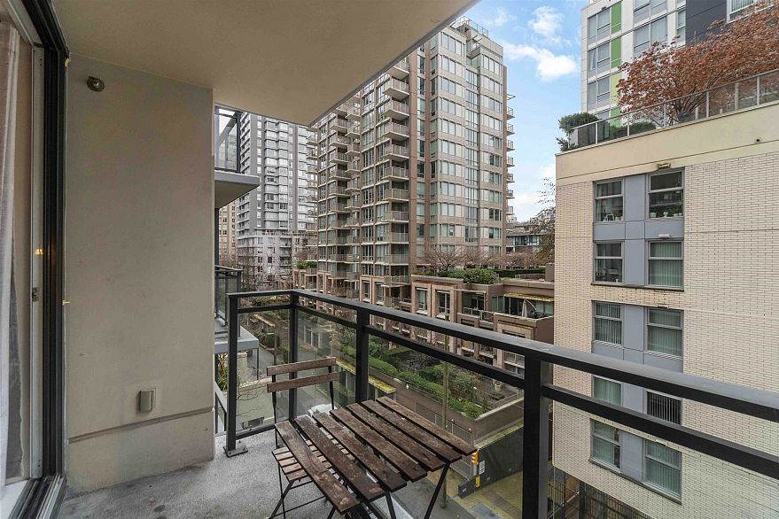 613 1082 Seymour Street