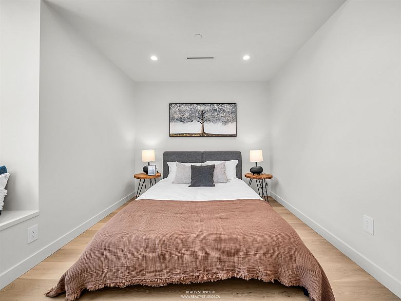 1 1120 E 23rd Avenue