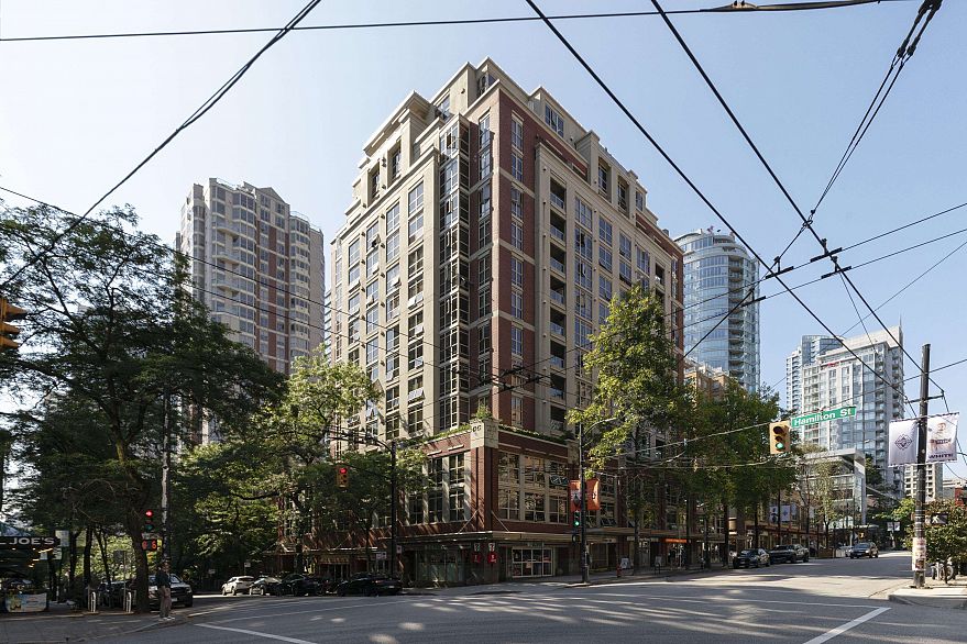 1105 819 Hamilton Street