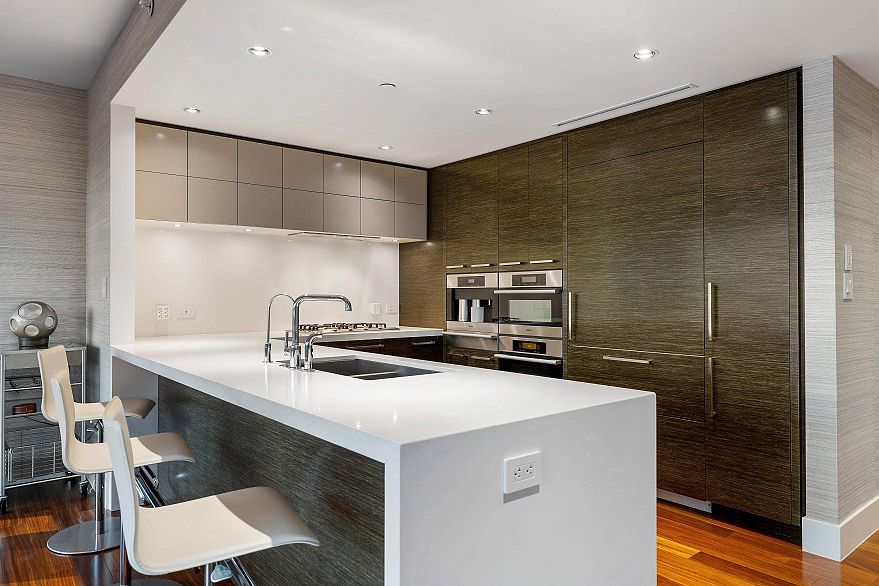 4104 667 Howe Street