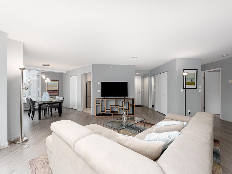 1306 388 Drake Street